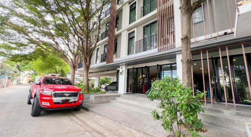 Bb House Mini Suite Hotel Bangkok Exterior photo