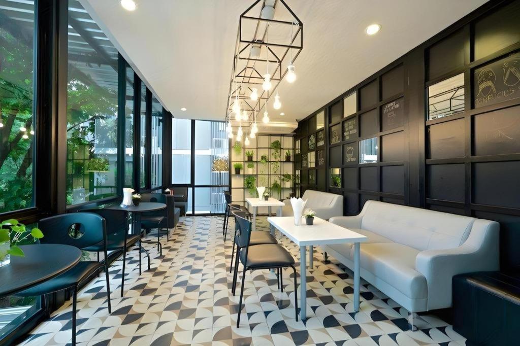 Bb House Mini Suite Hotel Bangkok Exterior photo